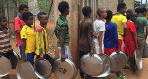 Eritrean refugee children waiting in a que for food